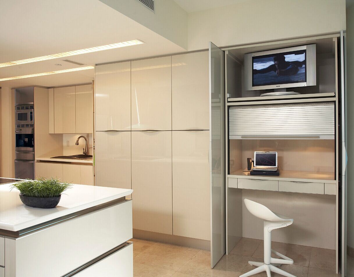 Modern Fashion Kitchen Cabinet with PVC