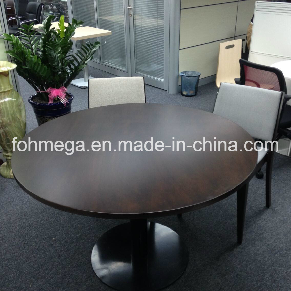 Very Solid Wood Veneered Modern Round Walnut Dining Table in High Quality