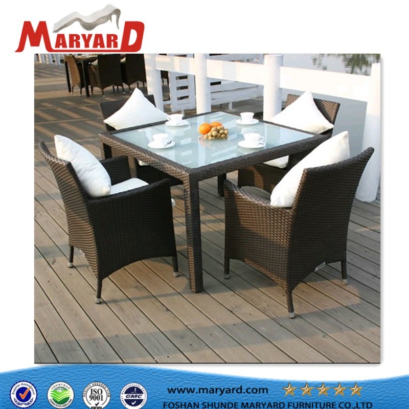 Wicker Dining Outdoor Patio Table and Chairs and PE Rattan Outdoor Dining Table