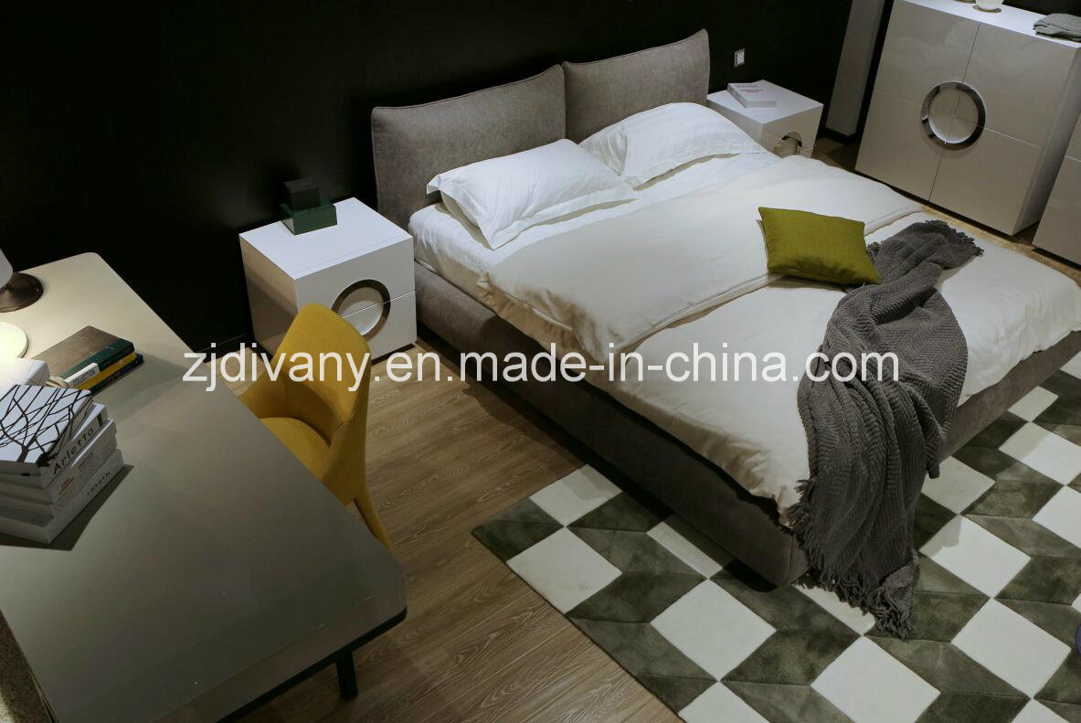 New Fashion Style Bedroom Wooden Fabric King Bed (A-B42)