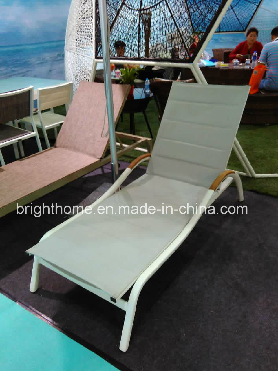 Textilene Daybed with Teak Wood Armrest Outdoor Sunbed Beach Bed Outdoor Lounge