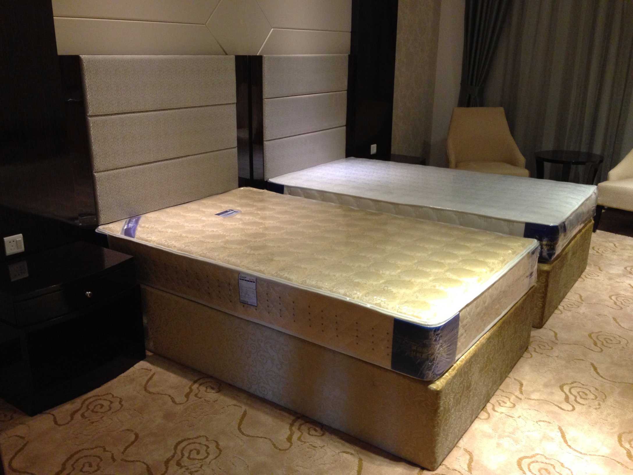 Hotel Furniture/Luxury Hotel Double Bedroom Furniture/Standard Hotel Double Bedroom Suite/Double Hospitality Guest Room Furniture (NCHB-5001020511)