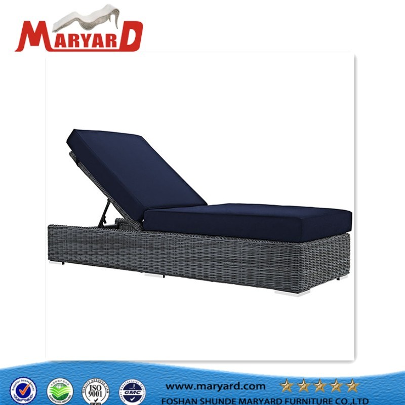 Luxury Synthetic Rattan Day Bed and Wicker Sun Longer Chaise Lounge Suitable for Hotel