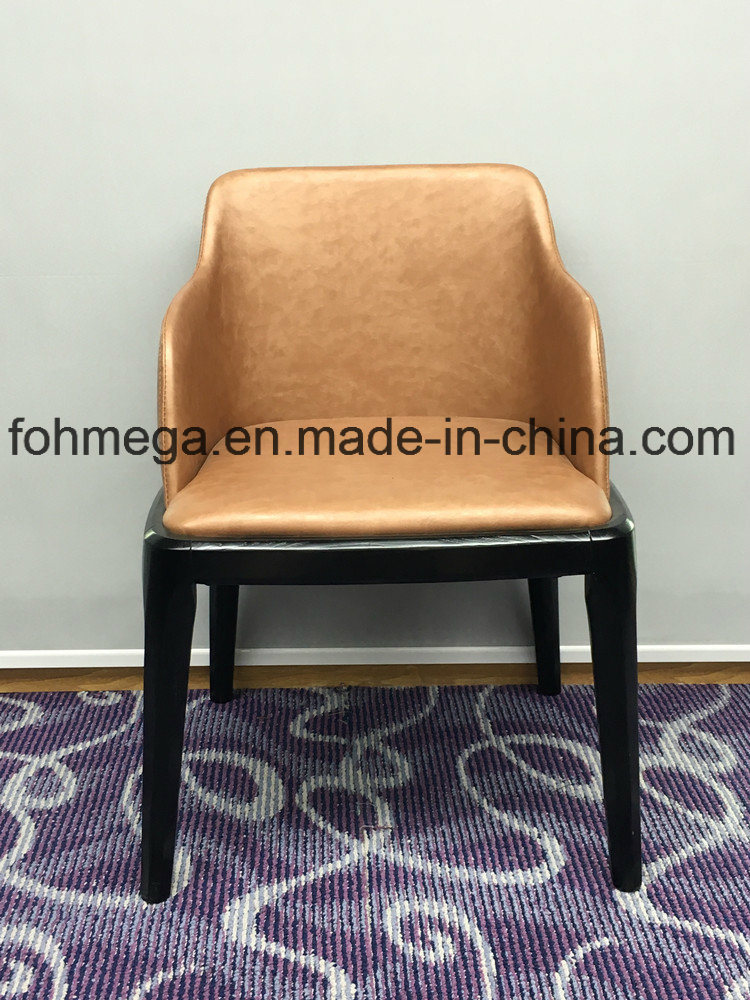 High Quality PU Leather Lounge Chair with Wood Legs (FOH-BCC35)