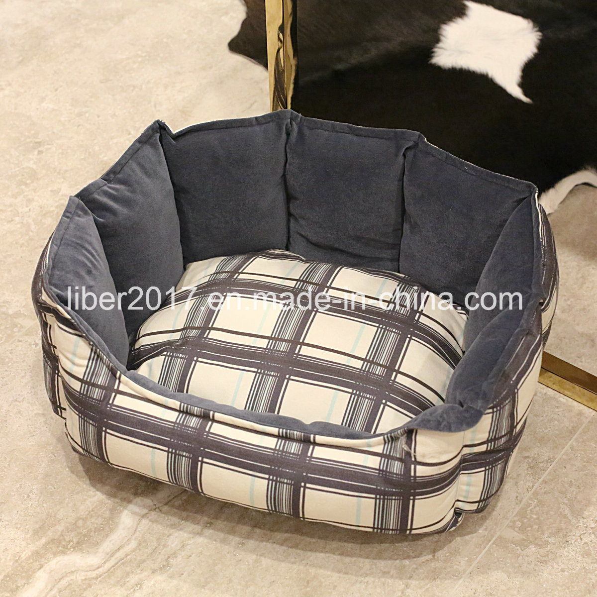 Pet Accessories Luxury Classic Checkered Pet Sofa Leather Dog Sofa Bed Waterproof Dog Bed Large