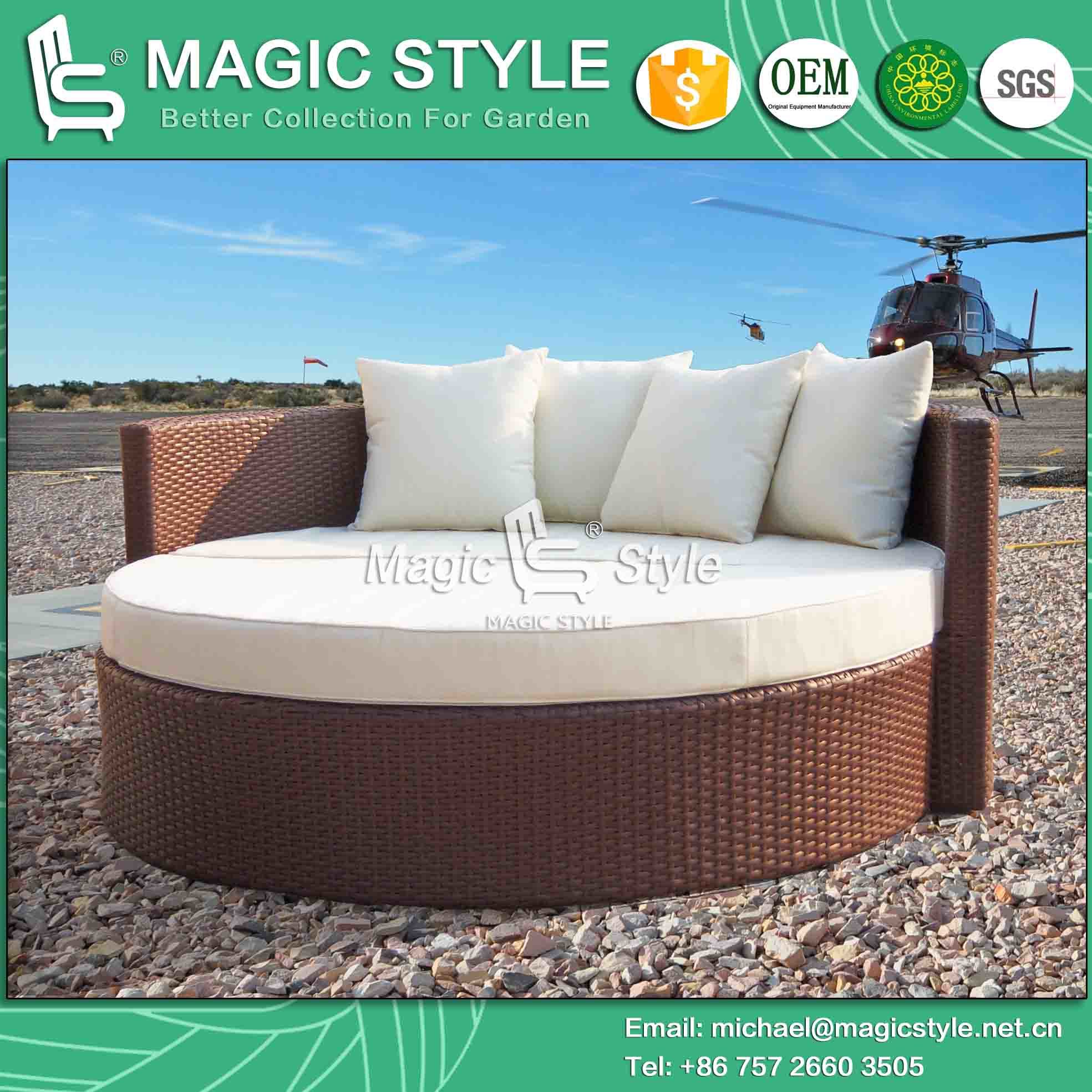 Wicker Sunbed with Cushion Rattan Daybed Outdoor Sofa Garden Sunbed Beach Daybed Deck Daybed