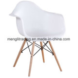 Italian Style Modern Chair of PP Material Plastic Garden Chair