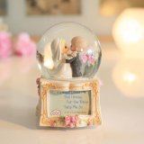 Custom Resin Wholesale Snow Globe Ball for Wedding Decoration