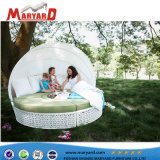 Luxurious Round Leisure Rattan Daybed Wicker Lounge Bed with Cushion