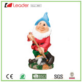 Polyresin Lovely Garden Gnome Statue with a Hoe for Home and Outdoor Decoration