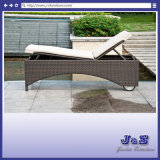 Outdoor Garden Rattan Chaise Lounge, Garden Wicker Furniture Folding Chair (J4275)