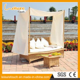 Stylish European Style Wicker Outdoor Leisure Furniture Sun Lounger Daybed