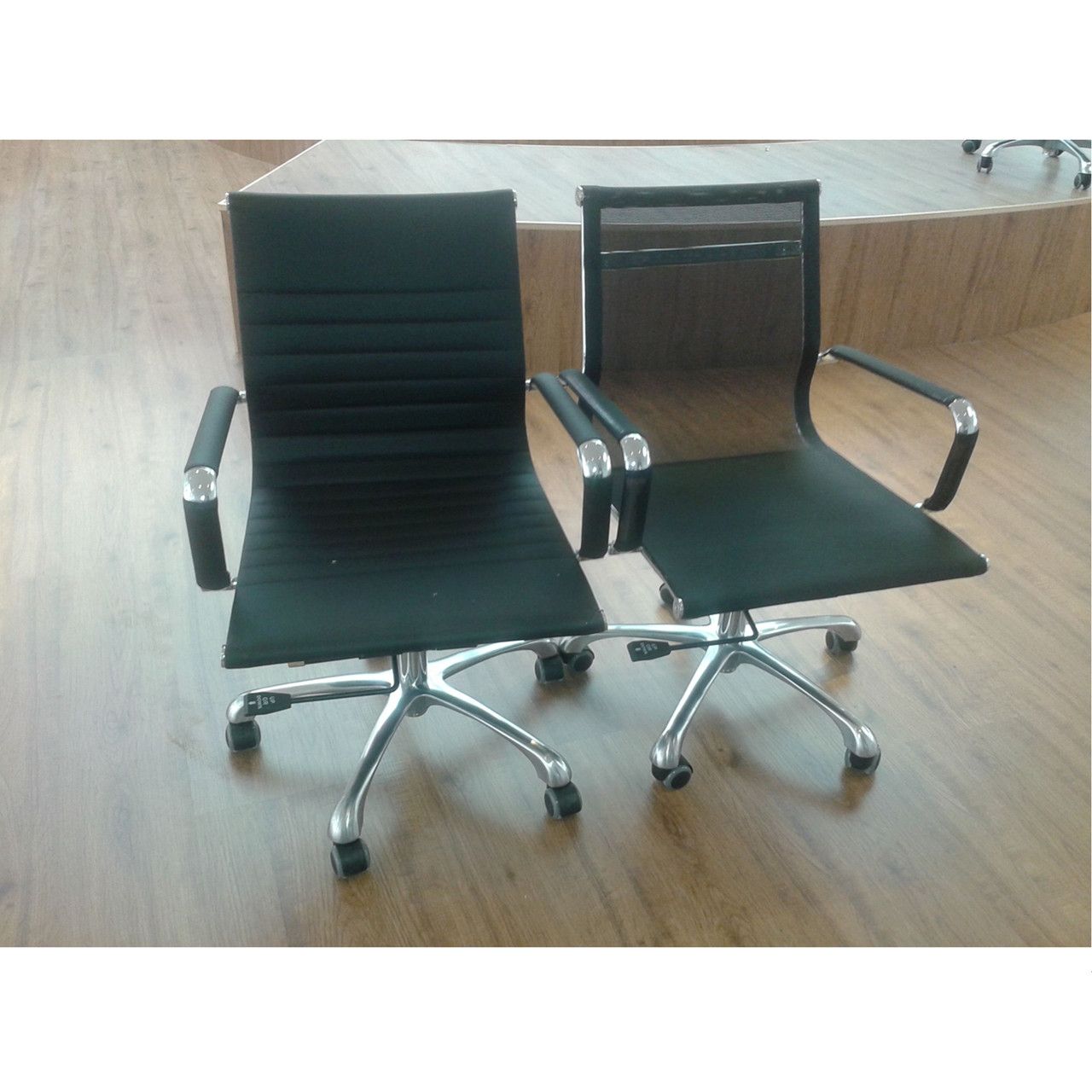 High Back PU Leather Swivel Eamas Office Executive Chair