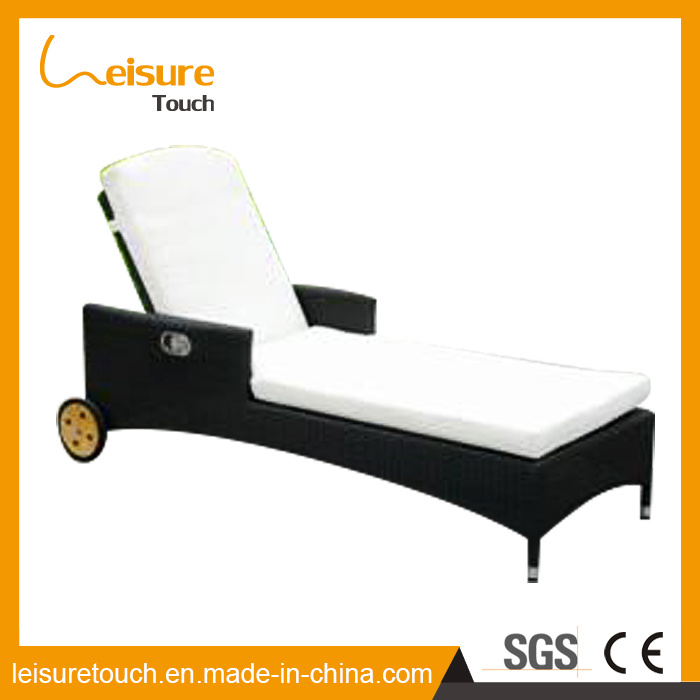 Outdoor Swimming Pool Adjustable Reclining Fashion Rattan Beach Chair for Wheel