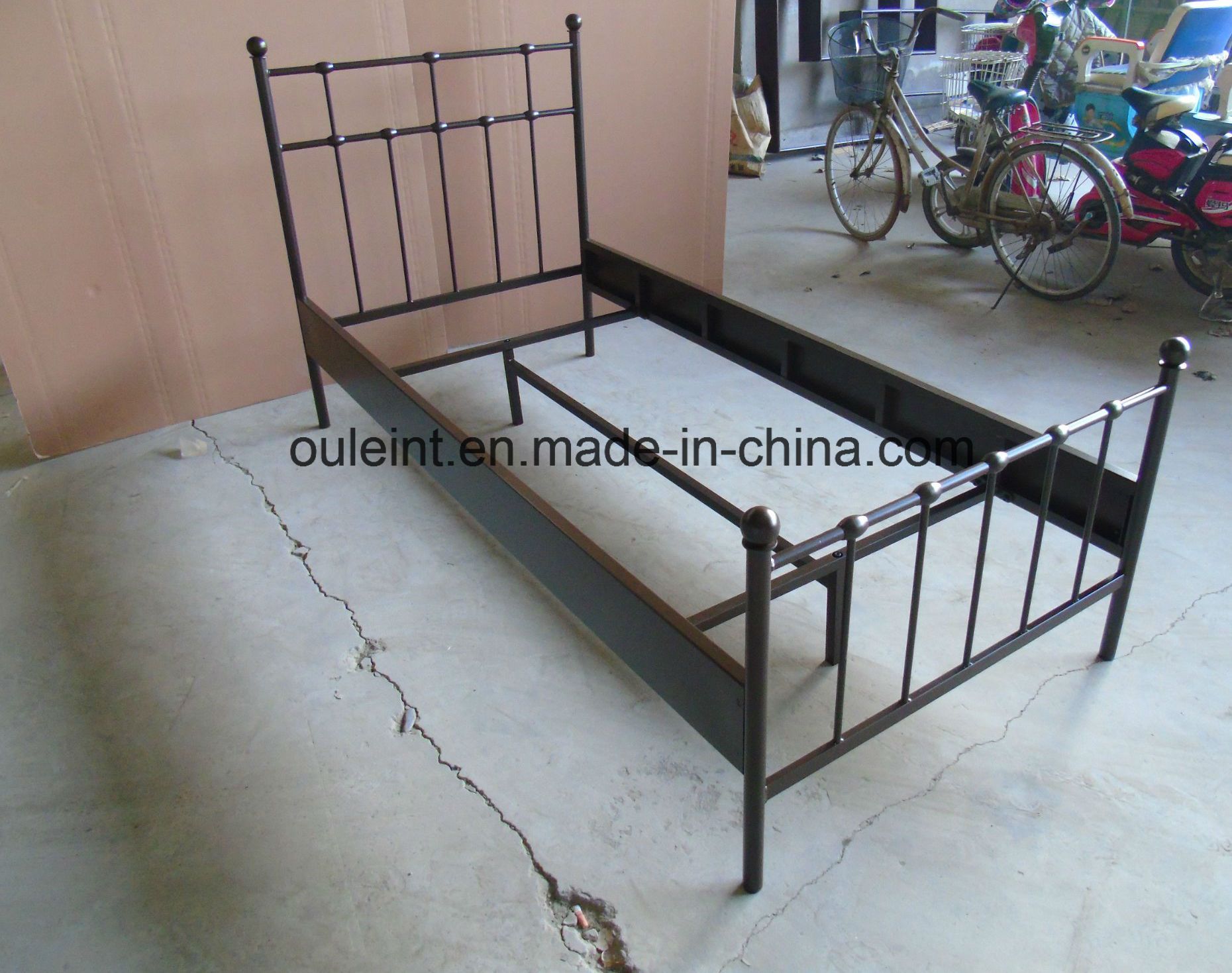 High Quality Metal Queen 160X200cm Bed (OL17151)