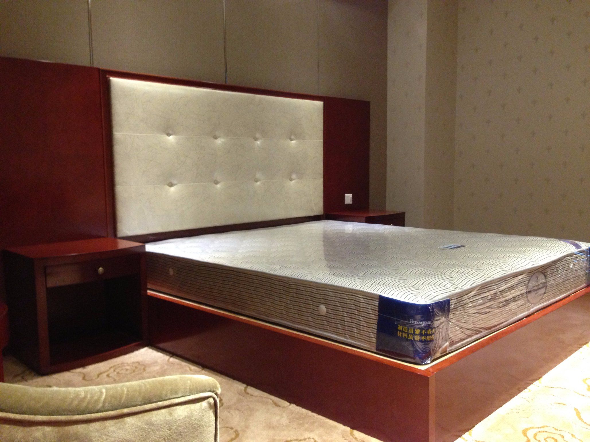 Hotel Bedroom Furniture/Luxury Kingsize Bedroom Furniture/Standard Hotel Kingsize Bedroom Suite/Kingsize Hospitality Guest Room Furniture (NCHB-095110303)