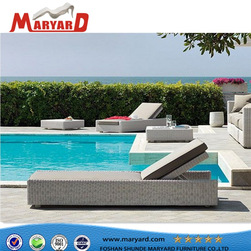 Modern Fabric Foldable Beach Lounger Chair French Chaise Lounge Suitable for Swimming Pool
