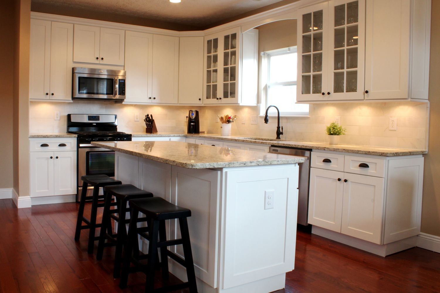 Factory Direct Supply Affordable MDF Small Kitchen Cabinet