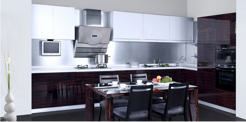 2017 New Modern High Glossy UV Faced Kitchen Furniture (ZX-050)