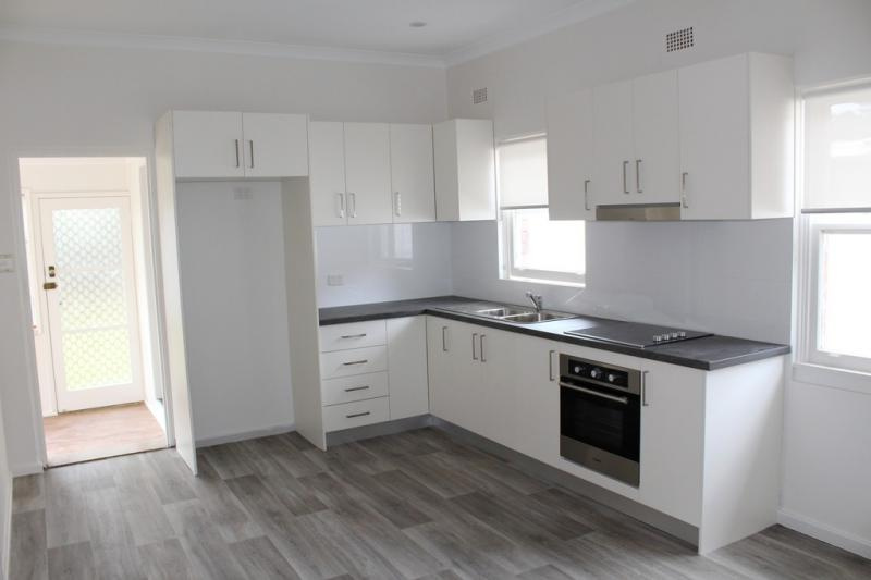 Free Customized High Quality Modern Kitchen Cabinet with E1 Certification