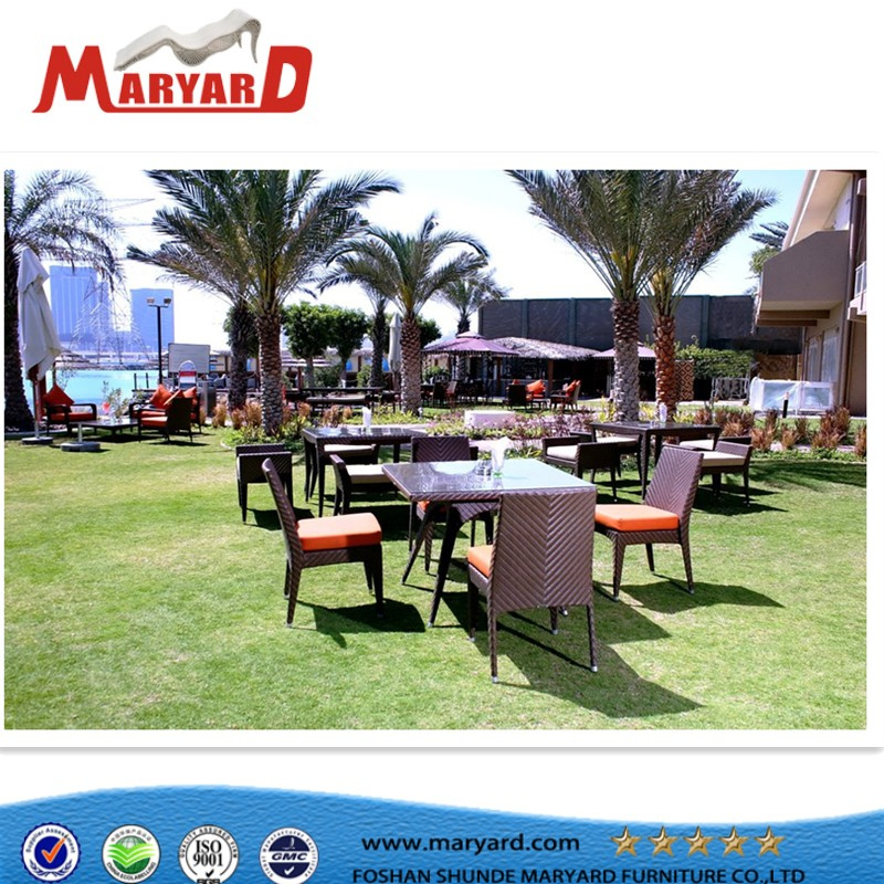 Outdoor Rattan Garden Furniture Leisure Furniture Wicker/Rattan Chairs & Dining Table
