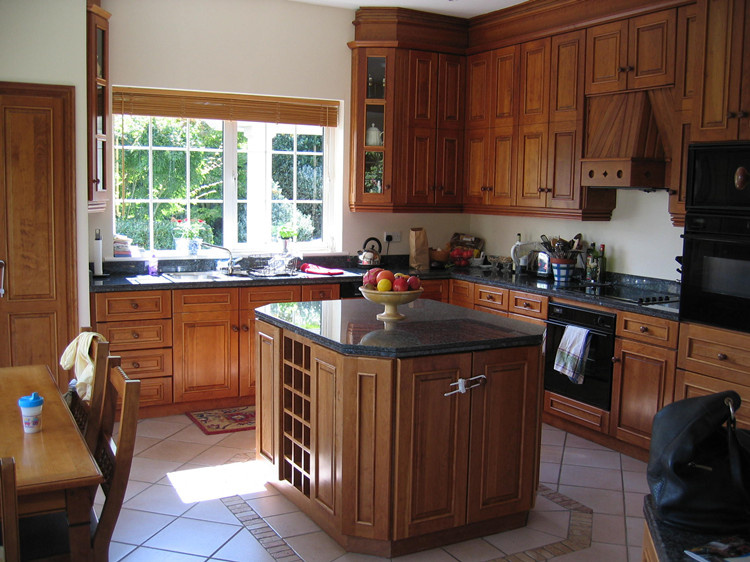 American Maple Solid Wood Kitchen Cabinet with Granite Counter Top