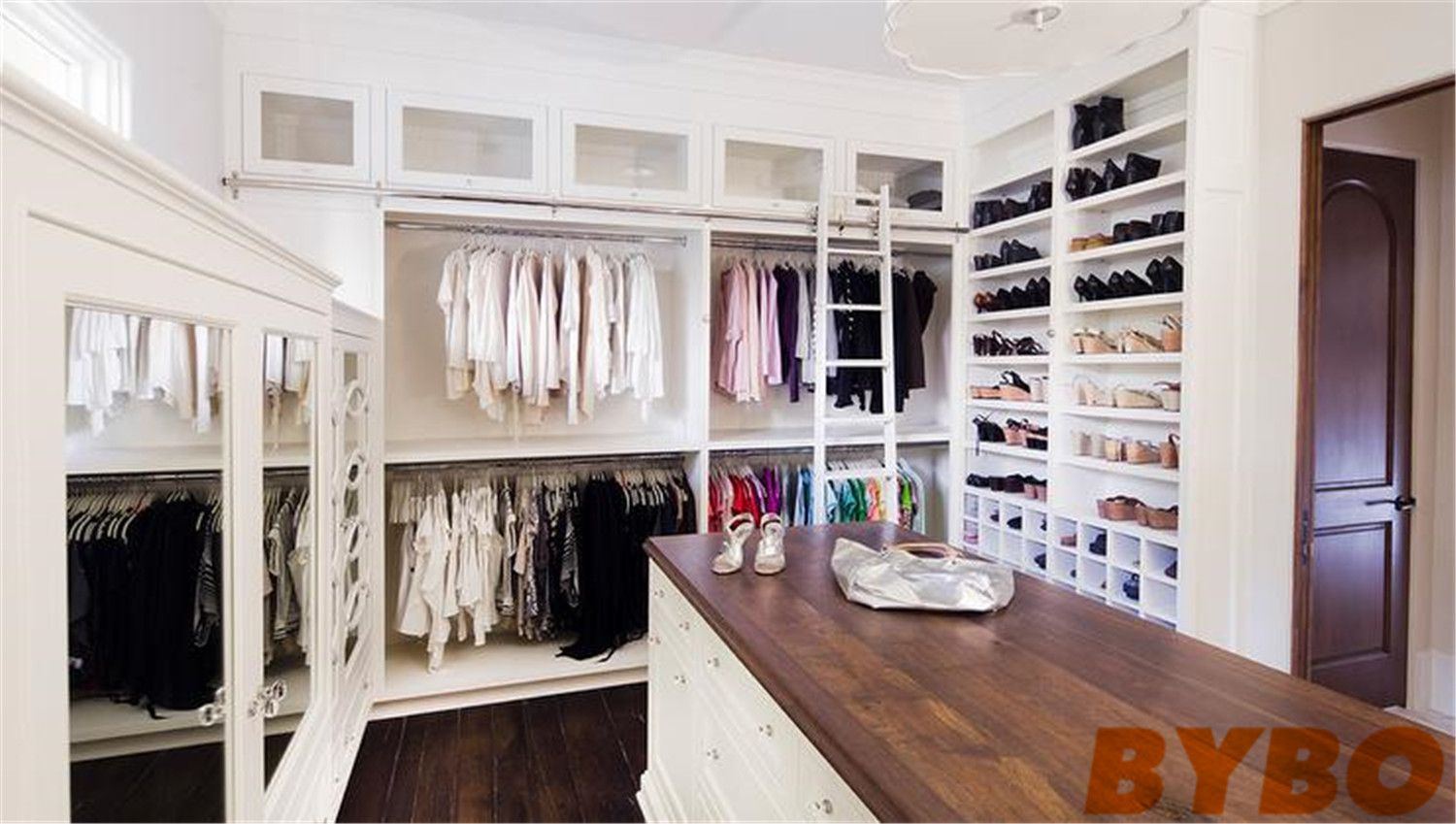 Closet Island with Display Shelves (BY-W-28)