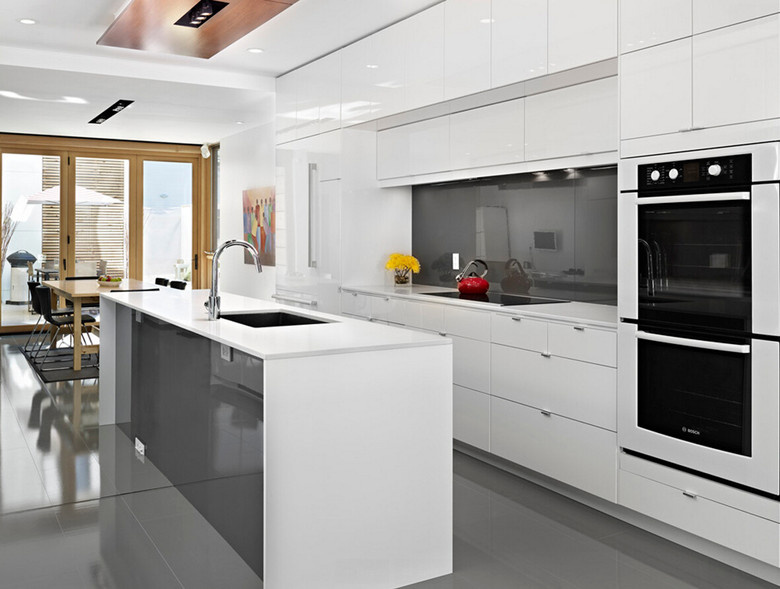 Modern High Gloss Kitchen Cabinet Solid Wood