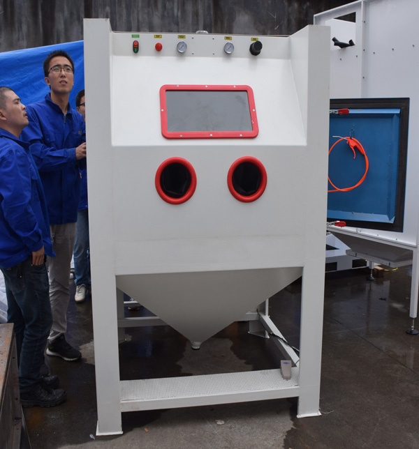 Sandblasting Cabinet with Dust Collector, Trigger Gun, Nozzles