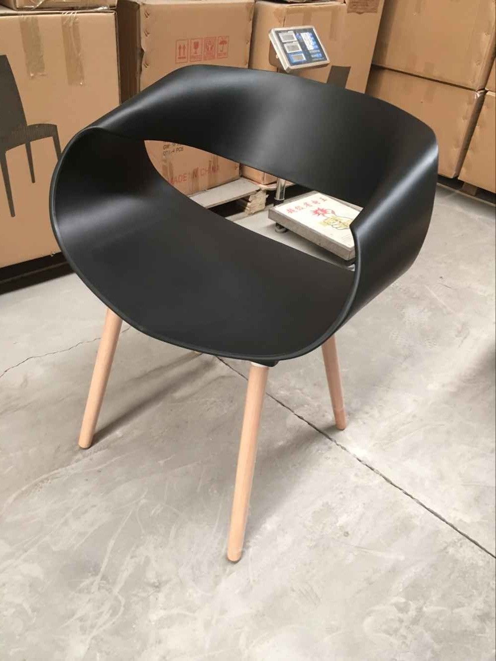Black PP Plastic Beech Wood Dining Room Furniture Chair
