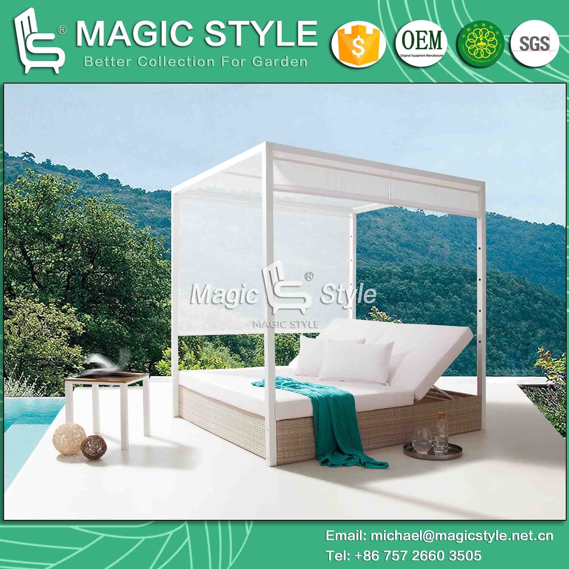 Hotel Wicker Sunbed with Cushion Outdoor Daybed with Pillows Garden Sun Bed Rattan Wicker Daybed Leisure Wicker Double-Bed Patio Furniture