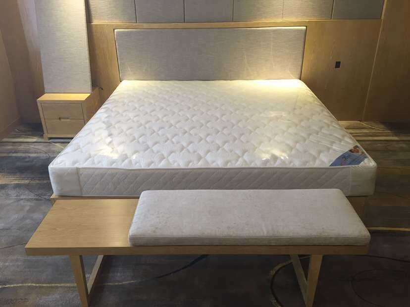 2018 New Design Luxury King Size Hotel Hospitality Guest Bedroom Furniture (GLBD-002)