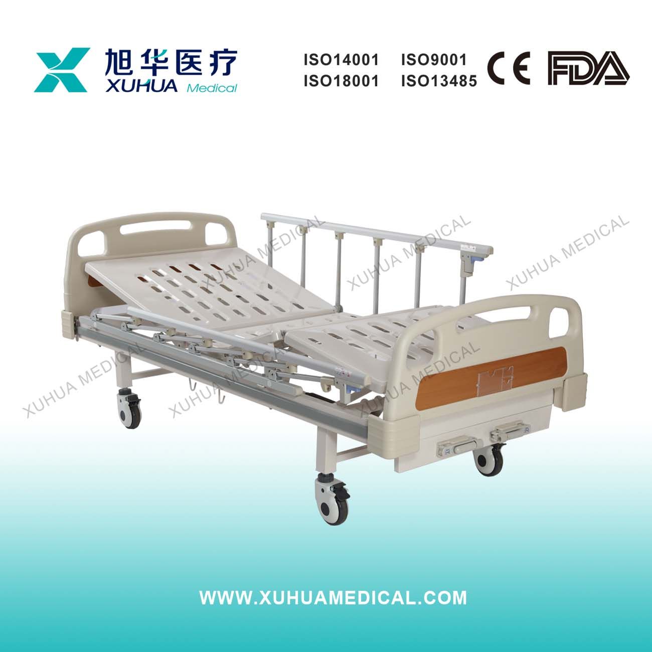 Ce Approved Two Cranks Manual Medical Patient Bed (XHS20D)