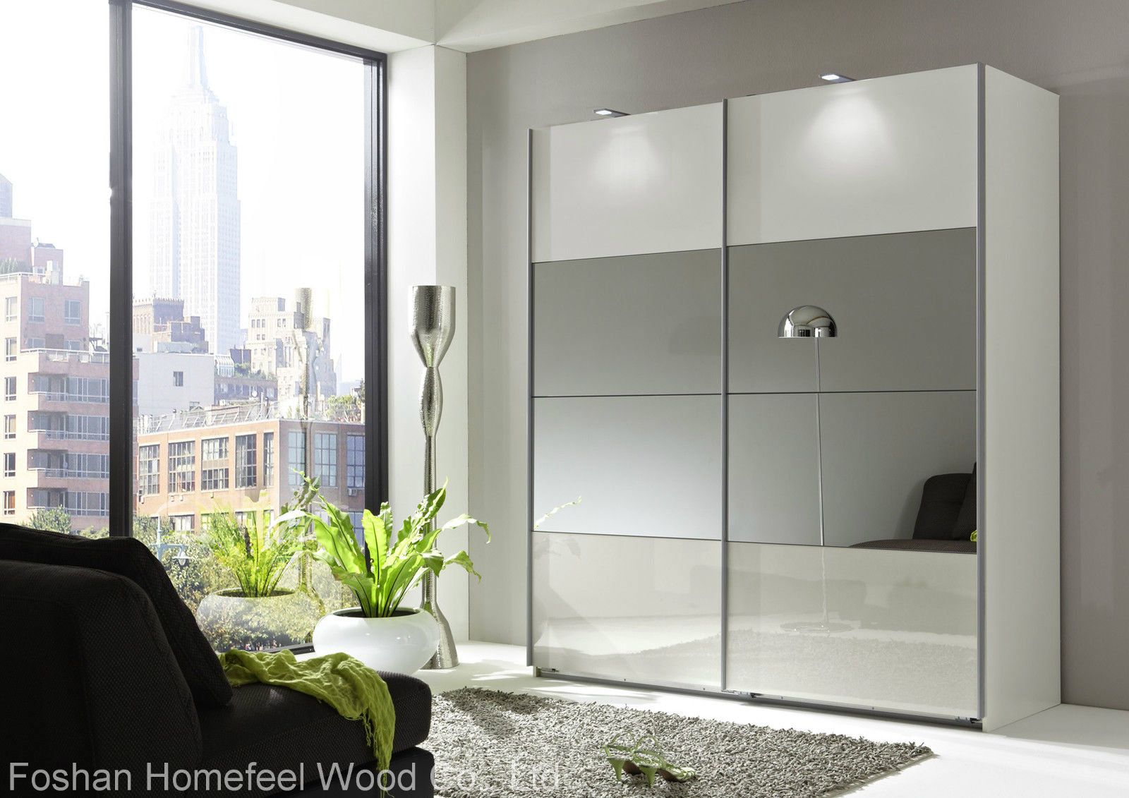 High Quality Modern Wooden Wardrobe with Sliding Mirror Door (HF-EY08131)