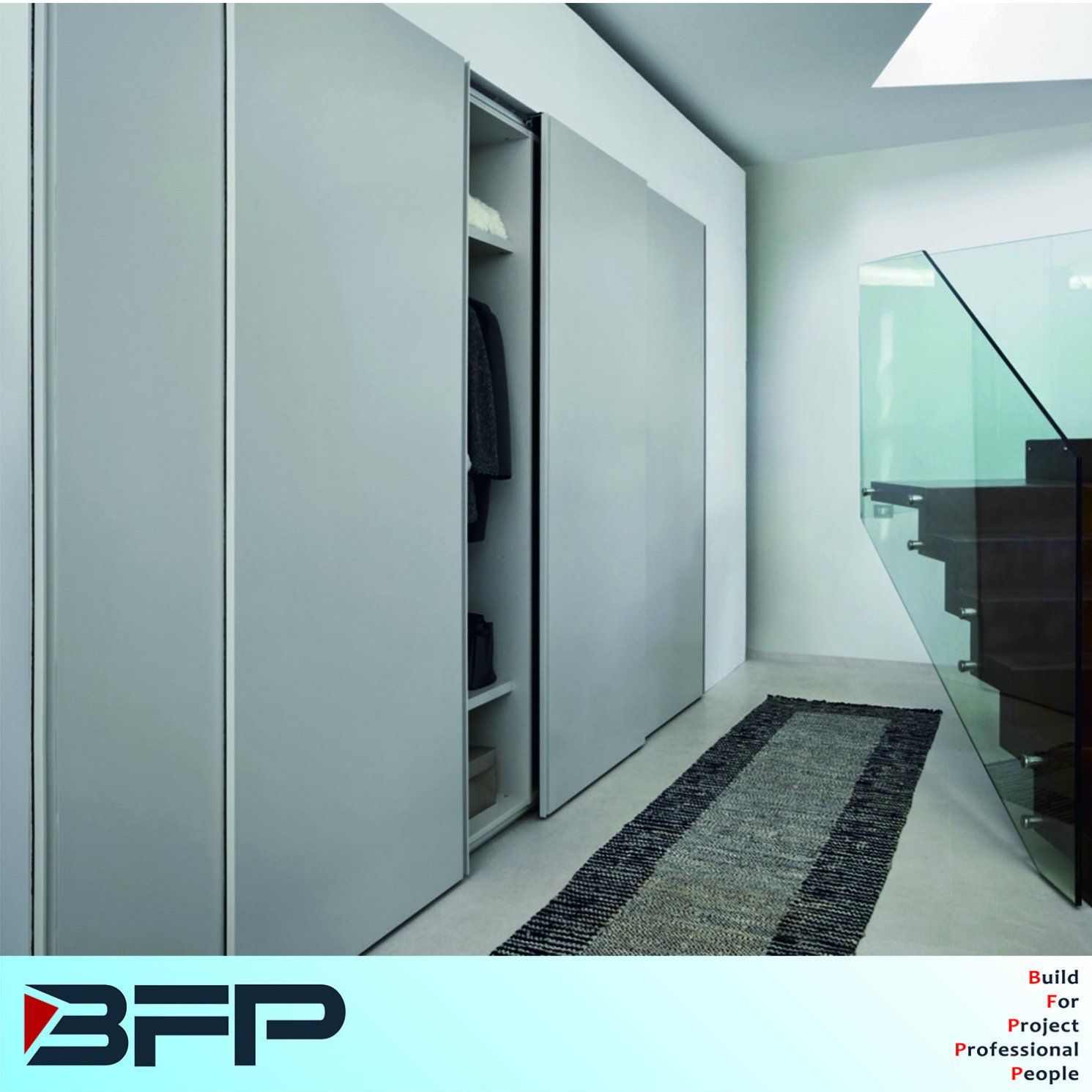 Modern Laquered Wardrobe with Sliding Door