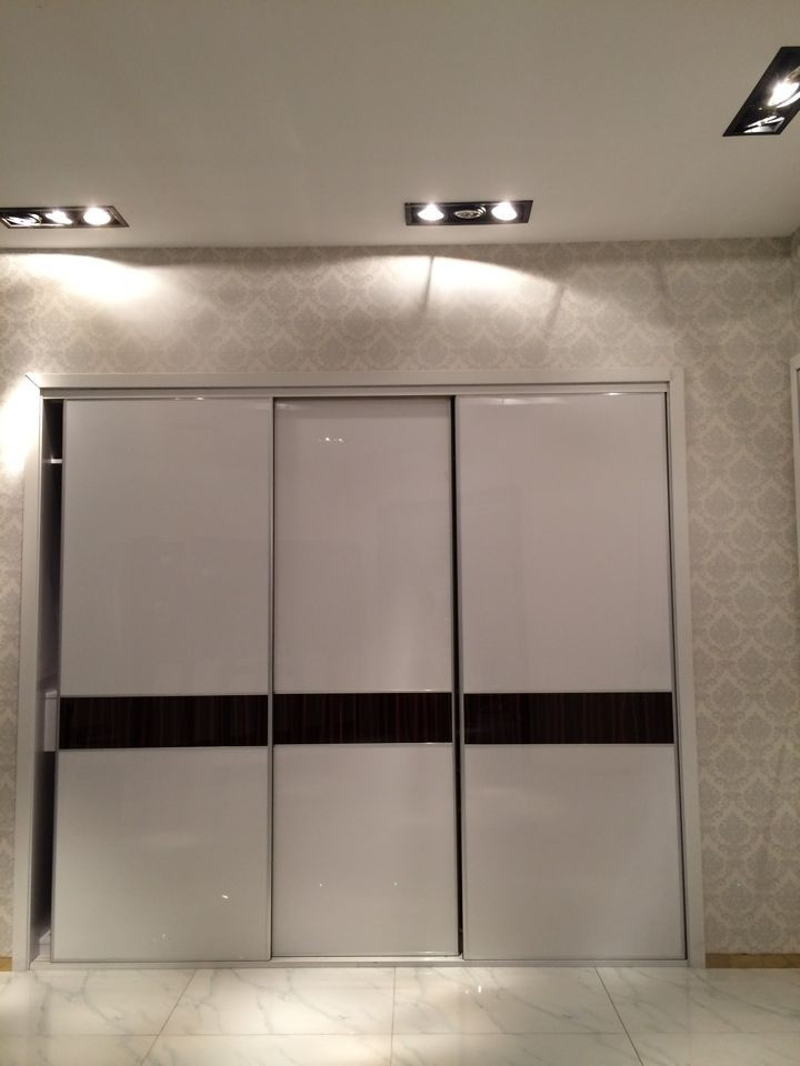 Wooden Wardrobe with Sliding Door