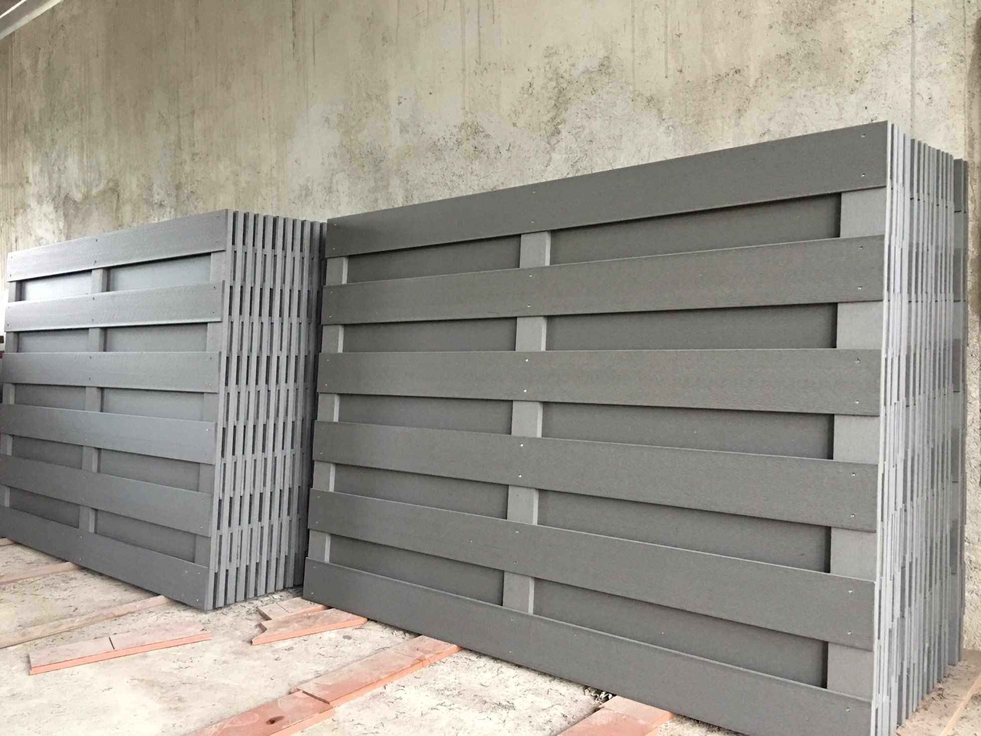 Eco-Friendly Wood Plastic Composite Fence and Railing WPC Garden Fencing