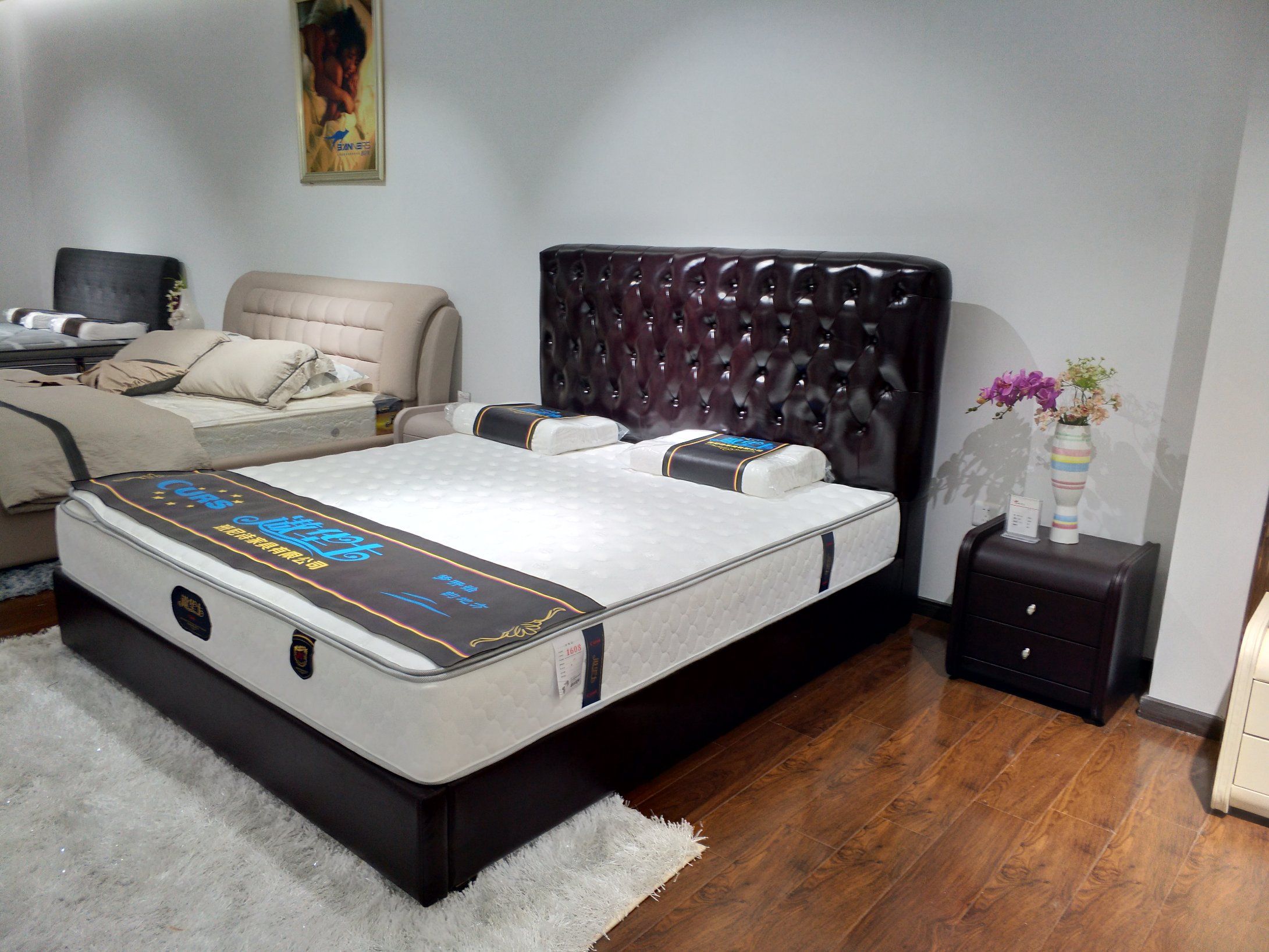 Fashion Modern Style Half Leather Soft Bed (SBT-34)