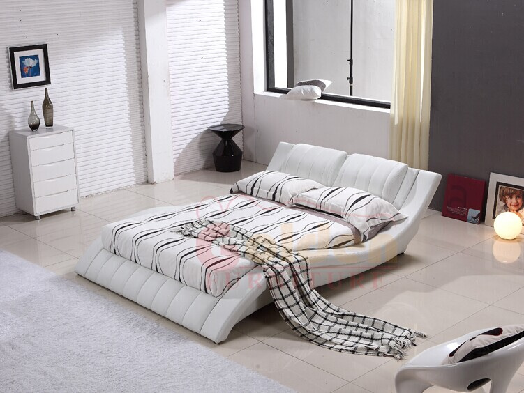 Foshan Golden Furniture Manufacturer King Size Leather Bed with TV in Footboard