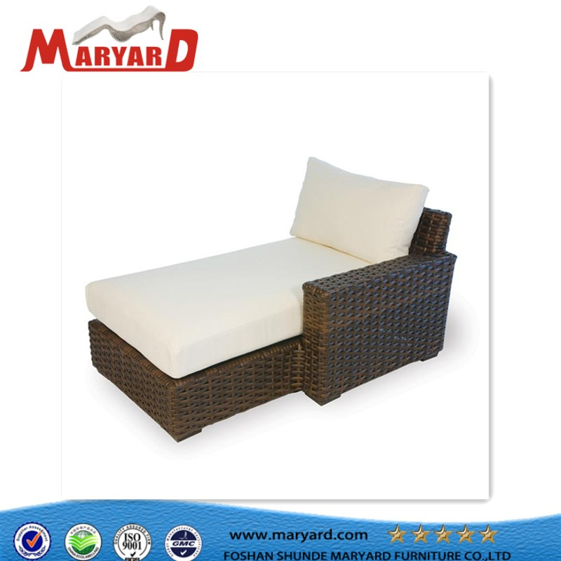 Outdoor Rattan Furniture Wholesale Beach Sun Durable Hotel Rattan Sunbed Wicker Lounge