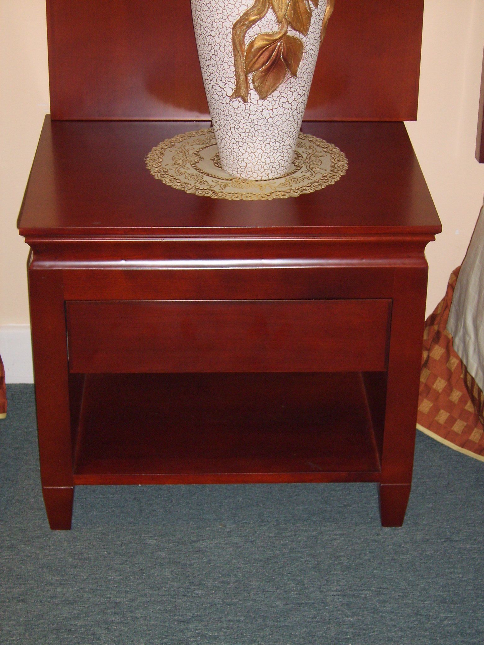Wooden Bedroom Nightstands Solid Wooden Bedstand with Drawers