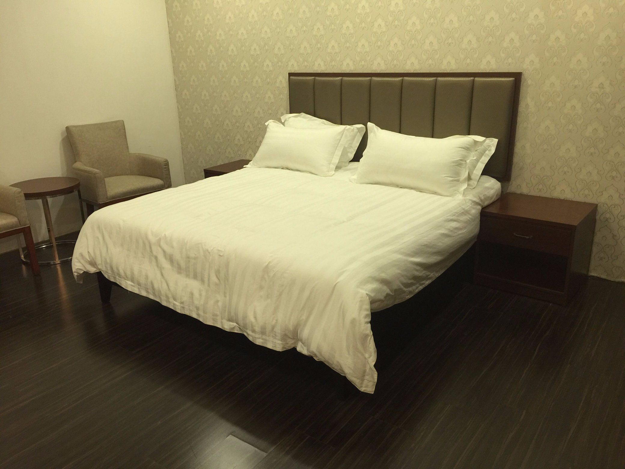 5 Star Hotel Modern Bedroom Furniture/Hilton Hotel Furniture/Standard Hotel Kingsize Bedroom Suite/Kingsize Hospitality Guest Room Furniture (KNCHB-0111103)