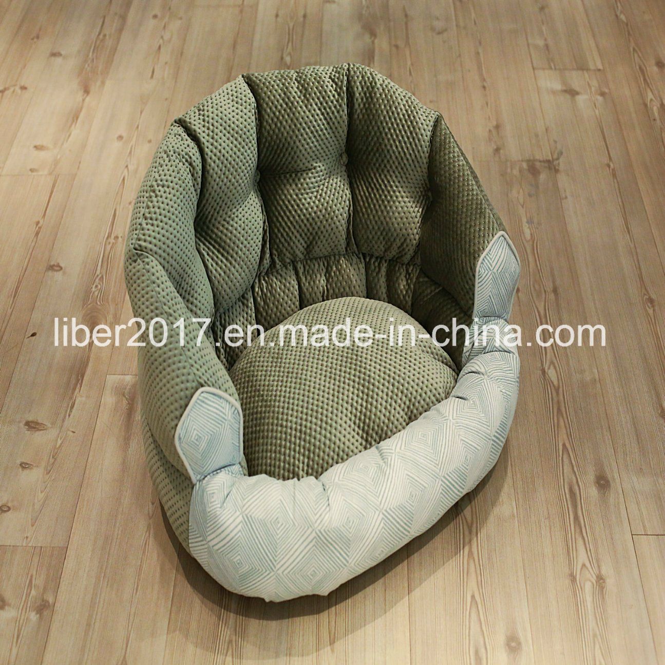 Cute and Warm Insulated Hot Sell Fashion Luxury Pet Dog Beds