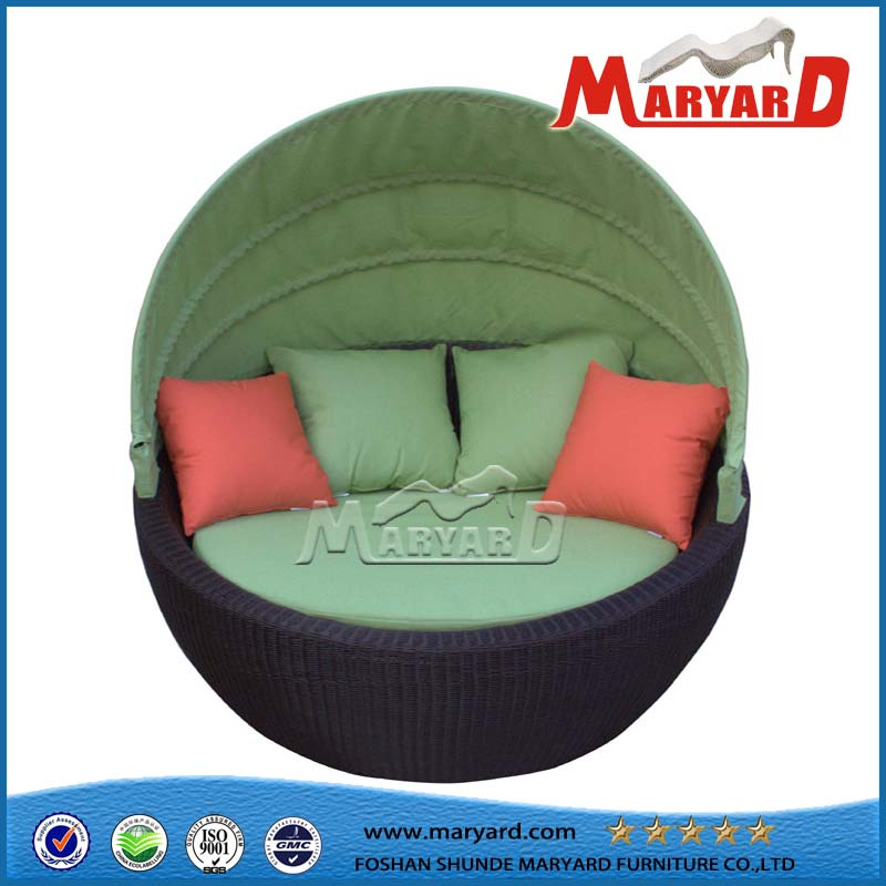 Popular Design Royal Garden Patio Furniture Round Daybed in Rattan