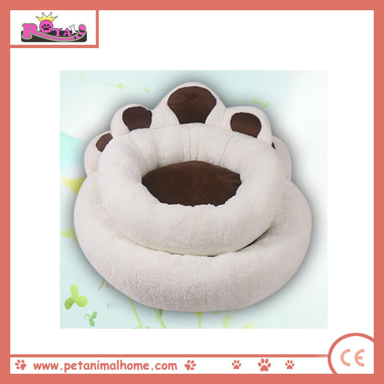 Bear's Paw Pet Bed in White
