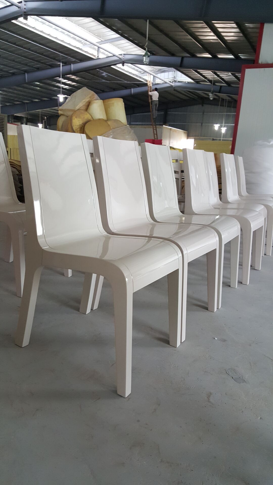 White Eyecatching Contemporary Dining Chairs (FOH-HD01)