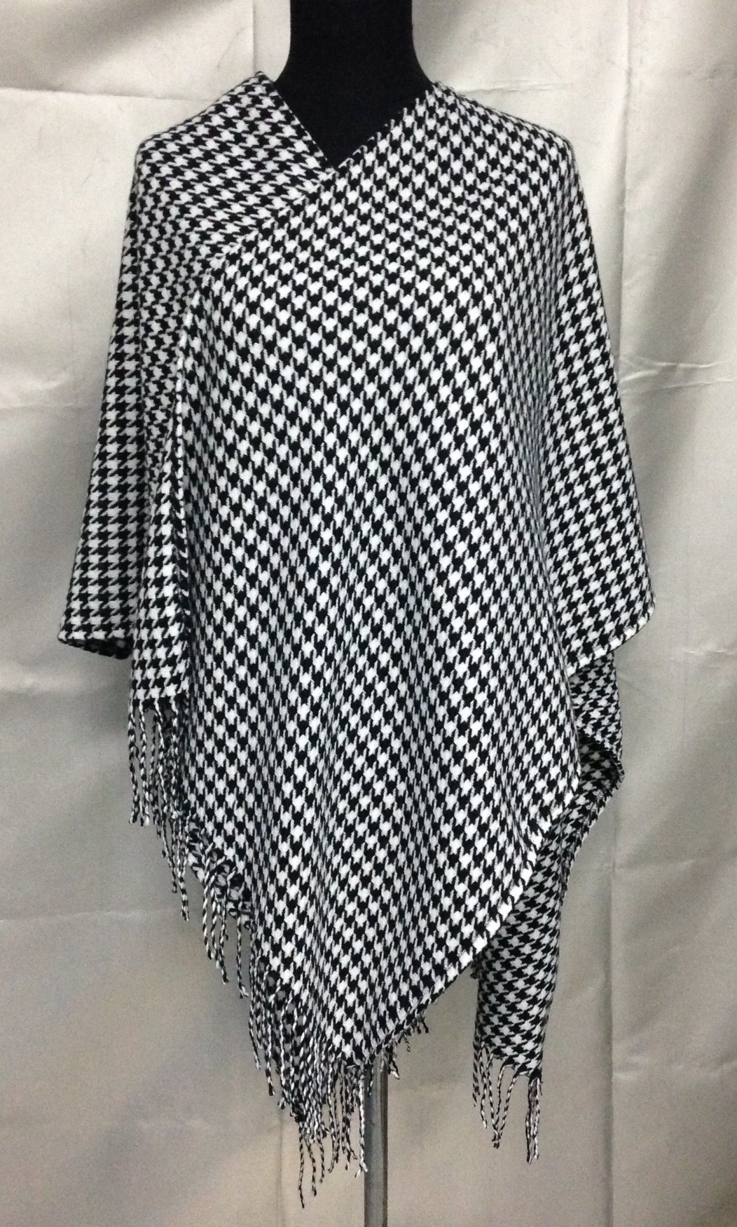 Classic Houndstooth Pattern Blanket Wrap with Fringe