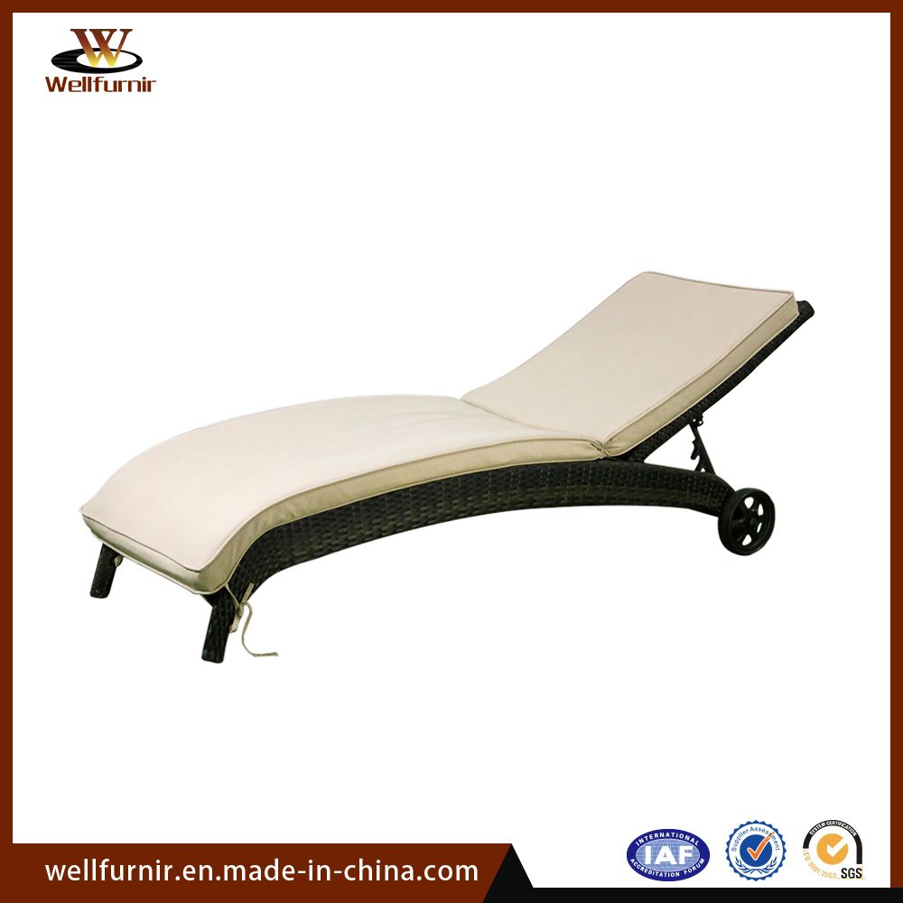 2018 Well Furnir Wicker Outdoor Chaise Lounge with Wheels