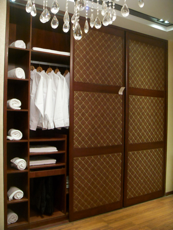 Modern Design Wardrobe with PU Sliding Door (Br-SD004)