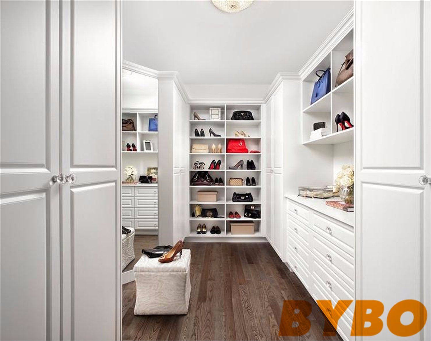 Walk in Closet Window Seat Flanked by Shoe Shelves in Wardrobe Design (BY-W-82)